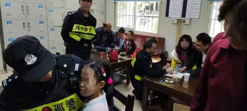 DƬ